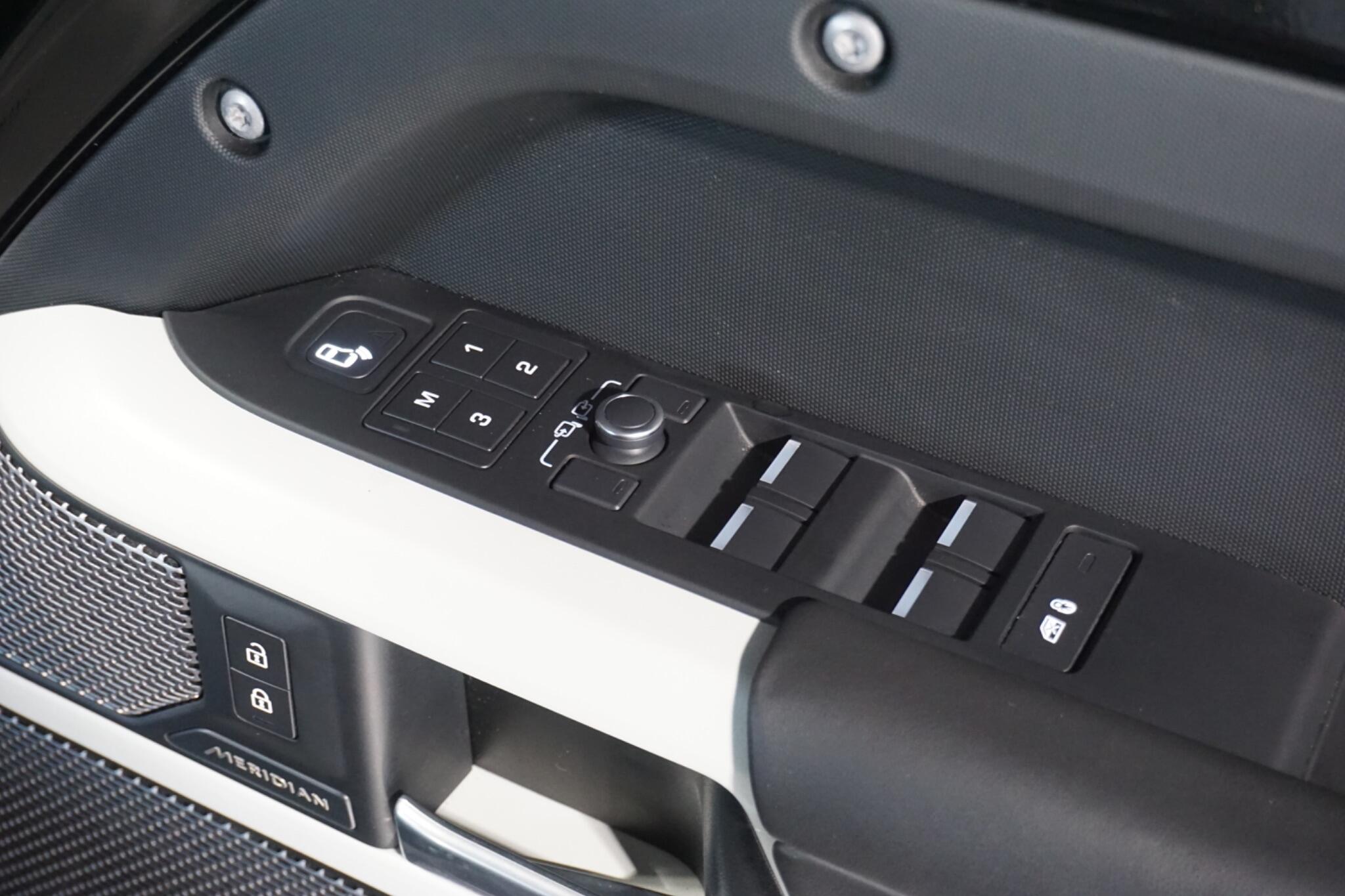 Land Rover Defender 110 3.0 D300 MHEV HSE SUV 5dr Diesel Auto 4WD Euro 6 (s/s) (300 ps)